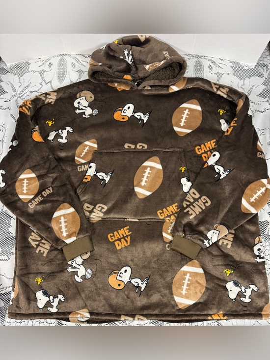Peanuts Tops - Peanuts Size L/XL Snoopy Woodstock Football Game Day Hooded Wearable Blanket